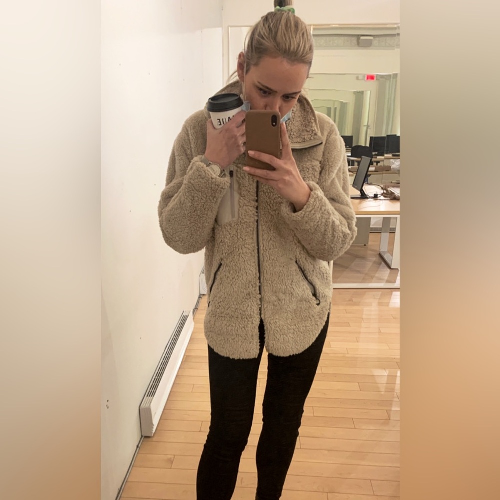 Lolë Yana Sherpa Jacket